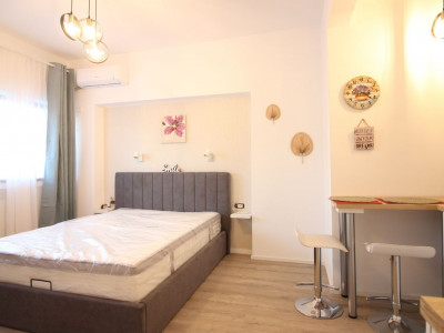 Piața Universității – 2 garsoniere alăturate, mobilate, etaj 1, ideale Airbnb