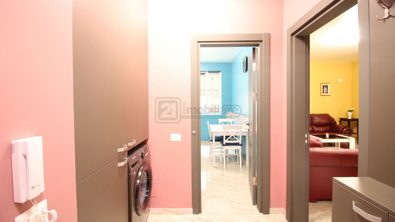 Apartament 2 camere, mobilat modern, prima inchiriere, centrala proprie, parcare