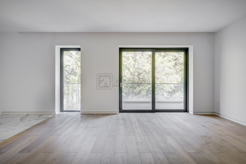Apartament 4 camere, 349 mp total utili, grădină 231 mp – la liziera pădurii