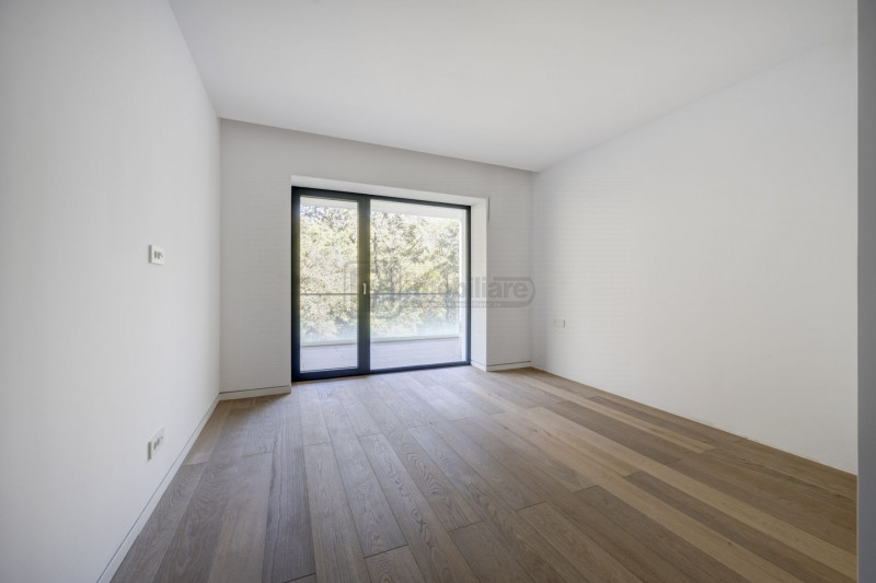 Apartament 4 camere, 349 mp total utili, grădină 231 mp – la liziera pădurii