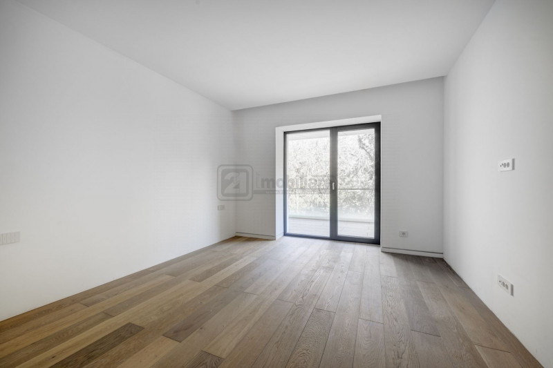 Apartament 4 camere, 349 mp total utili, grădină 231 mp – la liziera pădurii
