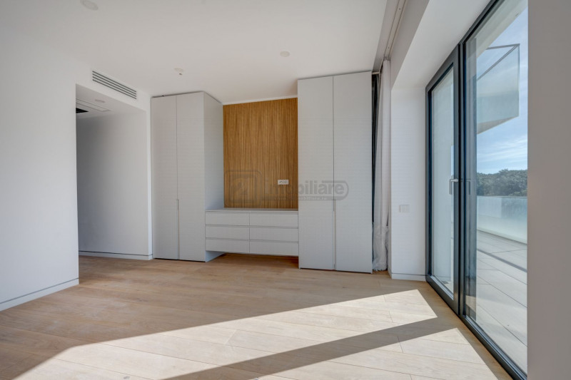 Apartament 4 camere, 3 băi, grădină 121 mp, orientare sud-vest, Pines Residence