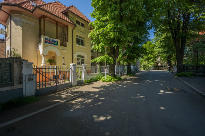 Vila cu arhitectură distinctă, 7 camere, renovată, într-o locație exclusivista