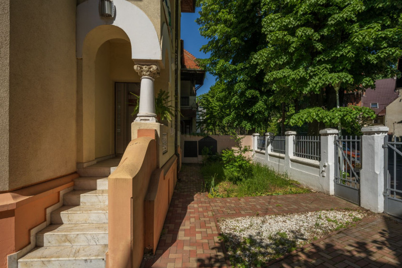 Vila cu arhitectură distinctă, 7 camere, renovată, într-o locație exclusivista
