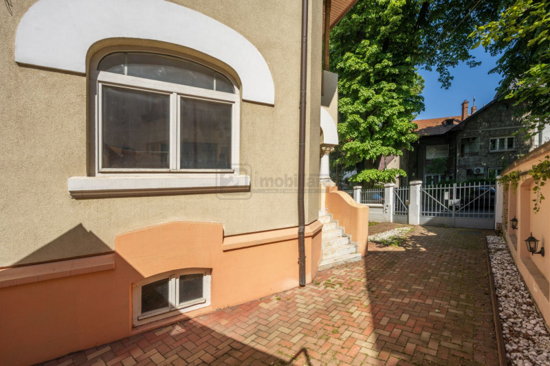 Vila cu arhitectură distinctă, 7 camere, renovată, într-o locație exclusivista