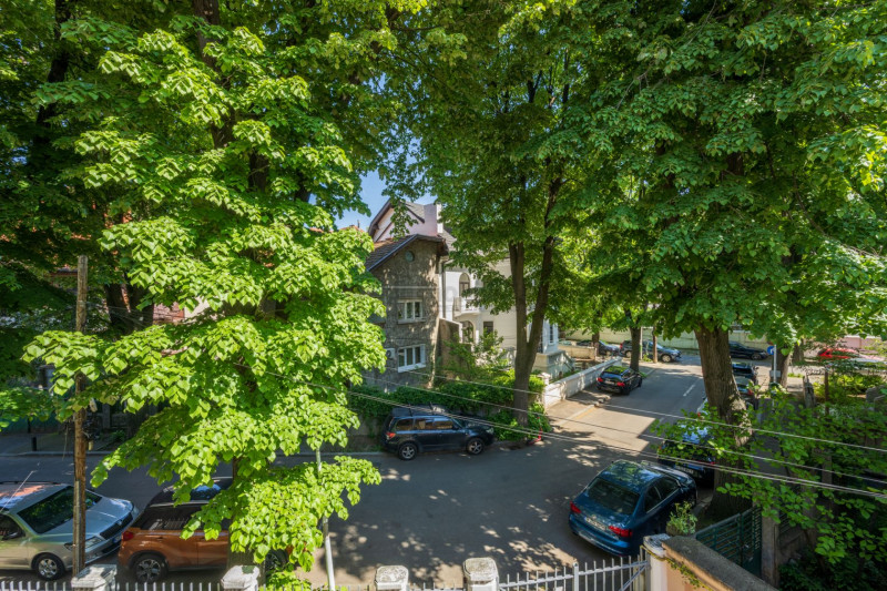 Vila cu arhitectură distinctă, 7 camere, renovată, într-o locație exclusivista