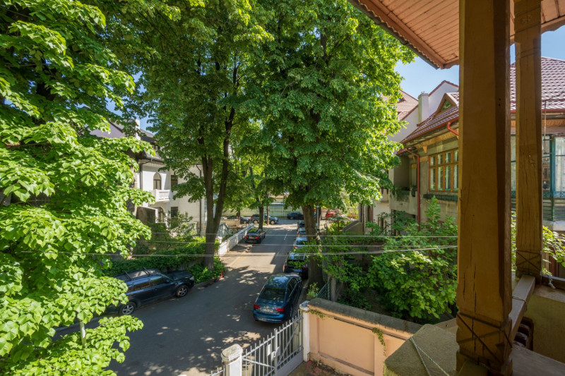 Vila cu arhitectură distinctă, 7 camere, renovată, într-o locație exclusivista