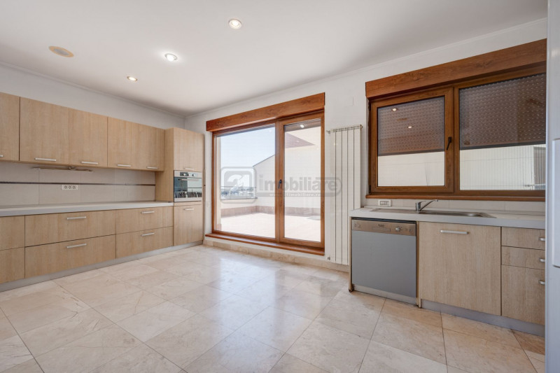 Herăstrău | Penthouse spectaculos 482 mp, 5 camere, terasă largă, view superb