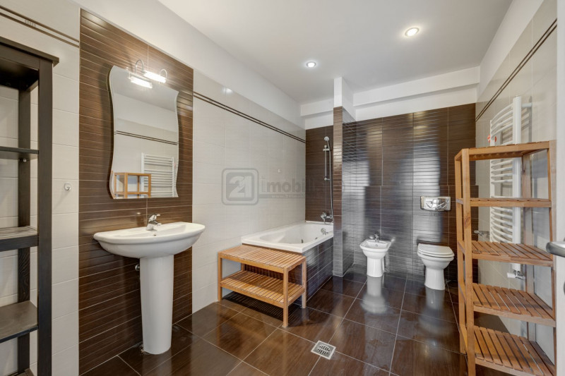 Herastrau – Penthouse 482 mp, 5 camere, lift privat, terasă 195 mp