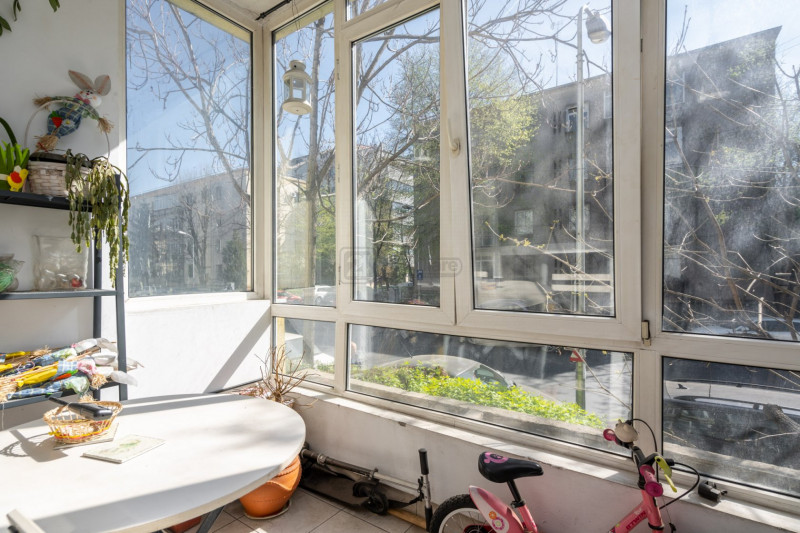 Parcul Floreasca, apartament 3 camere, 66 mp,parter inalt/3, renovat, zona verde