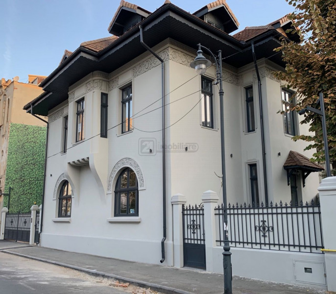Piata Lahovari, vila restaurata, suprafata 937 mp, pretabila activitati birouri