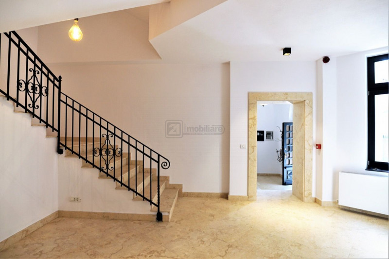 Piata Lahovari, vila restaurata, suprafata 937 mp, pretabila activitati birouri