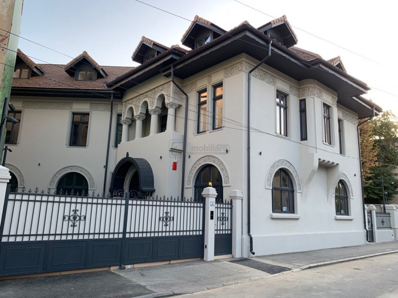 Piata Lahovari, vila restaurata, suprafata 937 mp, pretabila activitati birouri