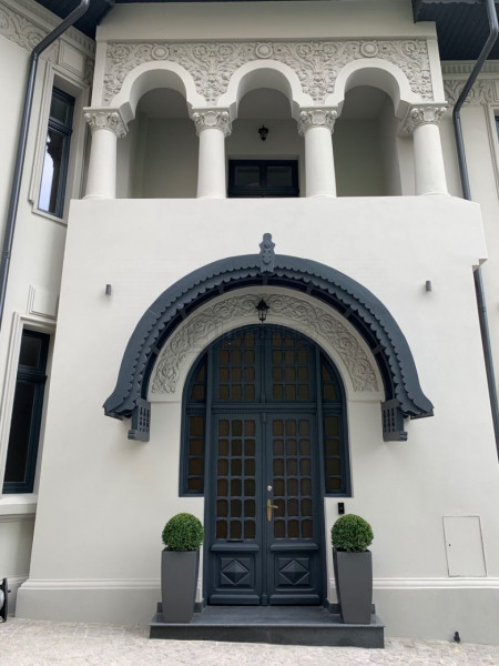 Piata Lahovari, vila restaurata, suprafata 937 mp, pretabila activitati birouri
