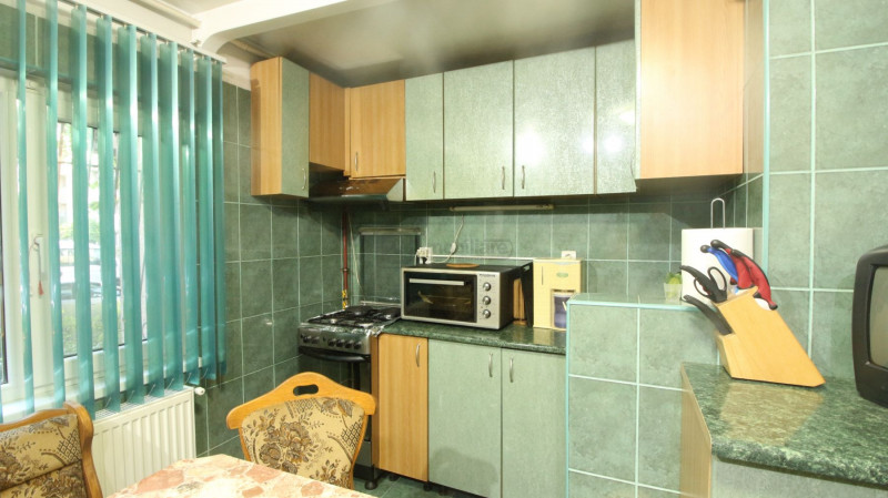D-na Ghica/Lidl,apartament 4 camere,100 mp,bloc 1990,centrala proprie,2 balcoane