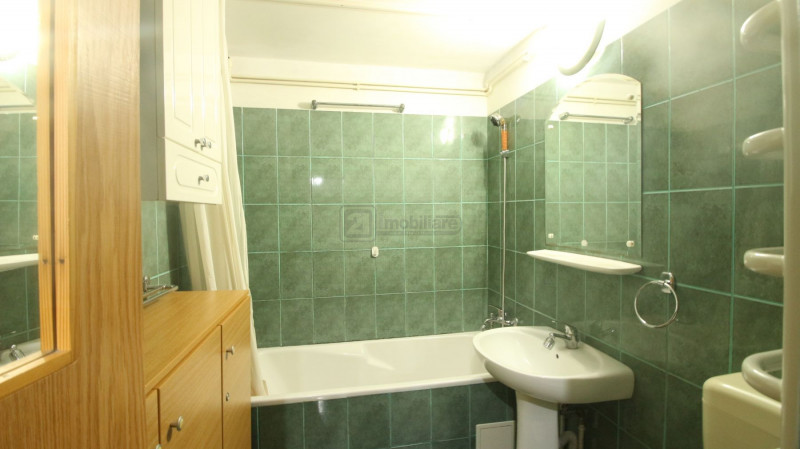 D-na Ghica/Lidl,apartament 4 camere,100 mp,bloc 1990,centrala proprie,2 balcoane