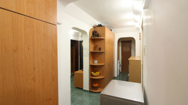 D-na Ghica/Lidl,apartament 4 camere,100 mp,bloc 1990,centrala proprie,2 balcoane