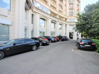 Bd.Libertatii/ Parlament, inchiriere spatiu comercial open space, 300 mp, parter